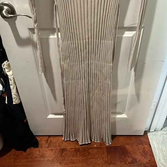 DISSH Beige Ribbed Knit dress and Black ribbed knit dress - Picture 3 of 10